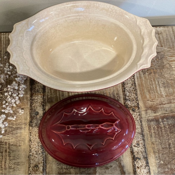 Vintage France Appolia Covered Casserole Dish Red Holly Berry Christmas Fall - Picture 7 of 16